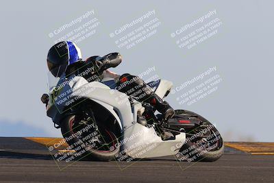 media/Dec-04-2022-CVMA (Sun) [[e38ca9e4fc]]/Race 12 500 Supersport-350 Supersport/